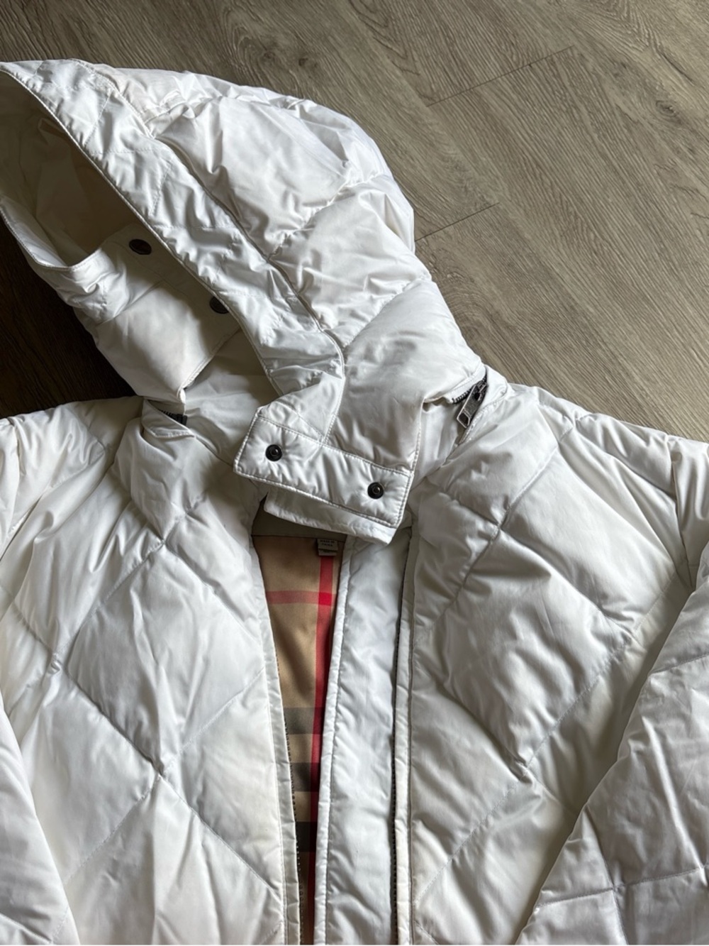 Women’s White Burberry quilted puffer coat with removable hood - Picture 4 of 5